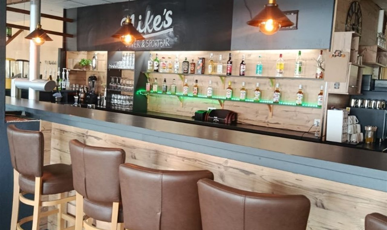 Barbereich von Mike's Diner und Sportsbar